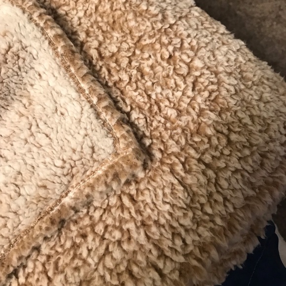 Urban Outfitters Fleece Shawl - Picture 2 of 2